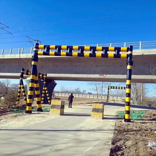 限高架與限高桿 道路安全的忠實(shí)衛(wèi)士